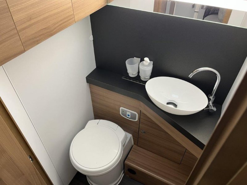 ADRIA Coral XL Axess 670 SL PLNÁ VÝBAVA