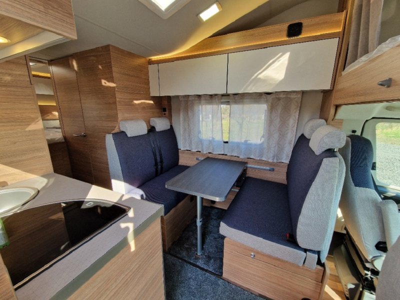 WEINSBERG CaraHome 650 DG ( model 2025) – rodinný obytný vůz