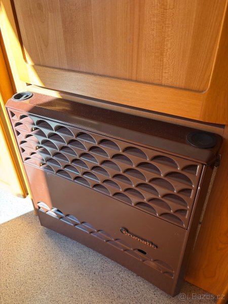 Hymer Eriba Nová 491, 4 lidé 