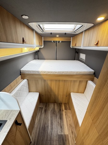 Iveco Daily - prostorná individuální vestavba pro 4 