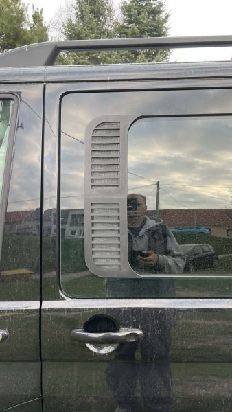 Větrání do zadního okna VW T5 a T6 