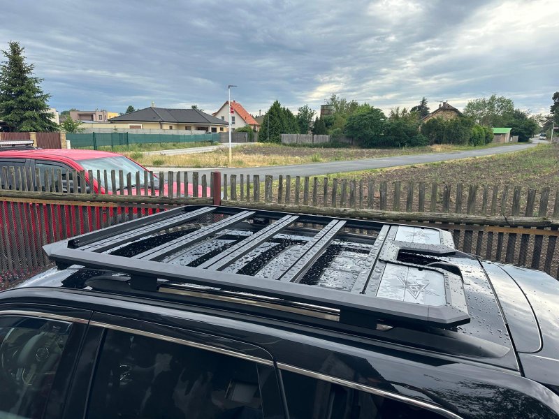 Hliníkový střešní nosič na Jeep Grand Cherokee