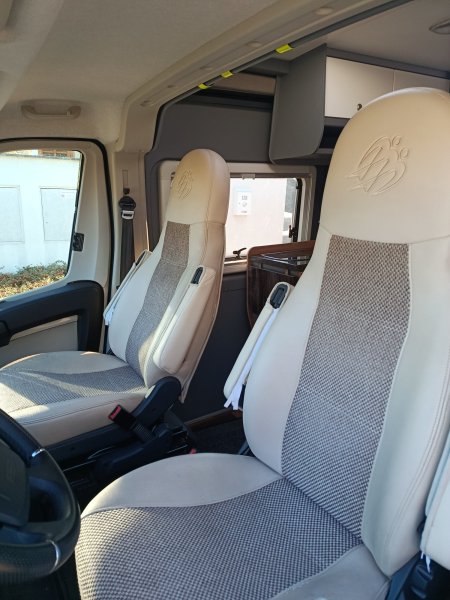 Knaus boxtar 74 tis. Km