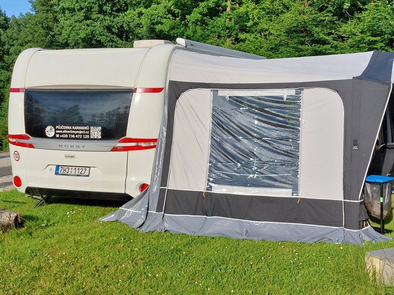 Hobby 650 UKFE Premium – Luxusní rodinný obytný palác pro 6 osob