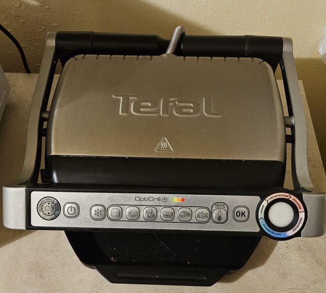Nabízím elektrický gril Tefal s pamětami a kvalitním grilování.