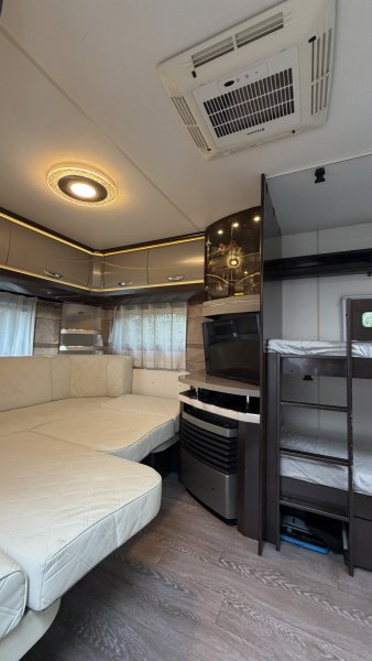 Hobby 650 UKFE Premium – Luxusní rodinný obytný palác pro 6 osob