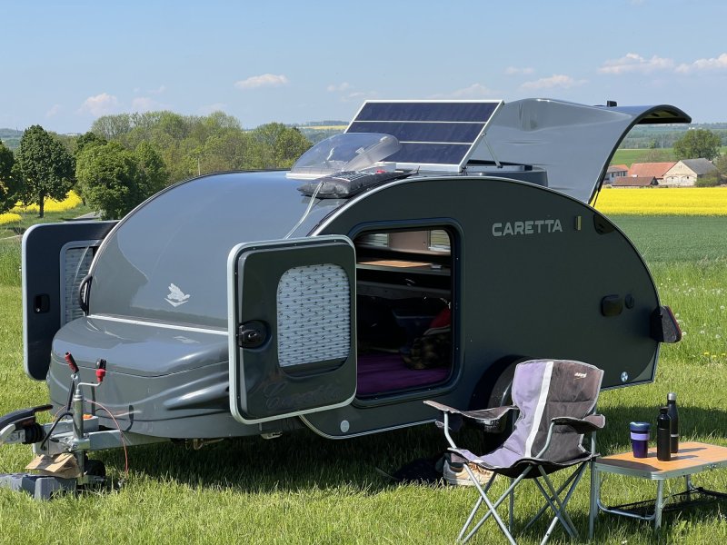 Karavan Caretta 1500 | lednice, naftové topení, solár | STK 04/2027 | 349 000 Kč s DPH (288 430 Kč bez DPH)