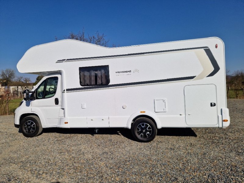 WEINSBERG CaraHome 650 DG ( model 2025) – rodinný obytný vůz