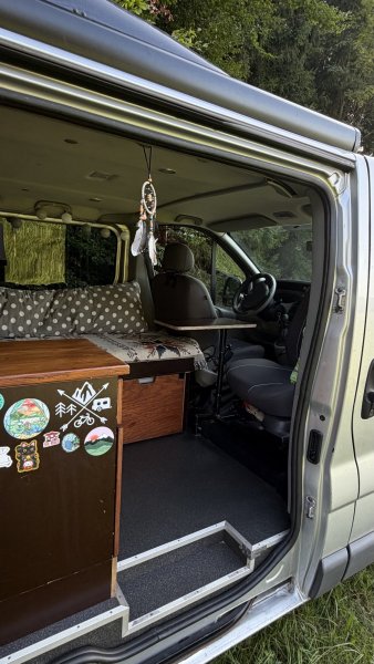 🚐 Renault Trafic II LONG – obytná vestavba pro 2 osoby