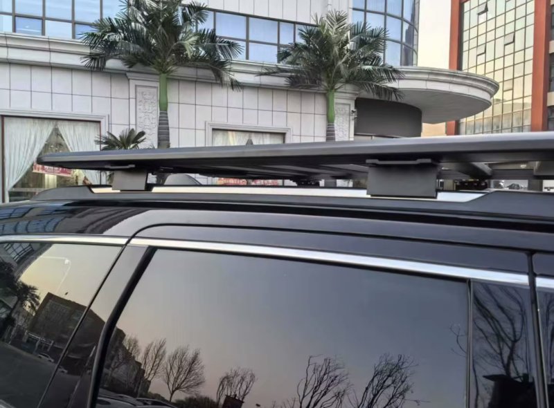 Hliníkový střešní nosič na Jeep Grand Cherokee