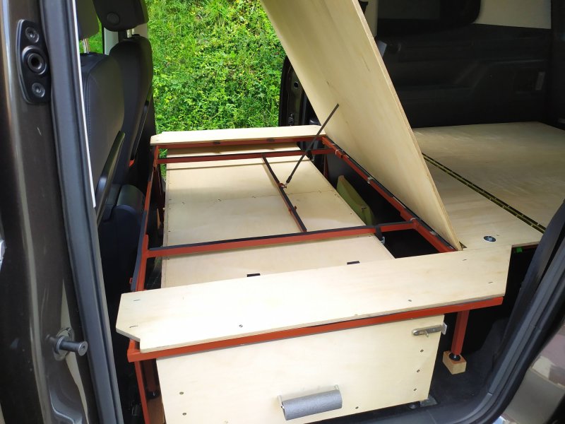 Vestavba do VW Sharan II - posuvné dveře , 5místná verze