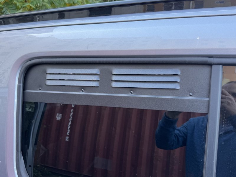 Vetracie mriežky do okien pre auto: Toyota Proace City/Peugeot Rifter/Citröen Berlingo/Opel Combo