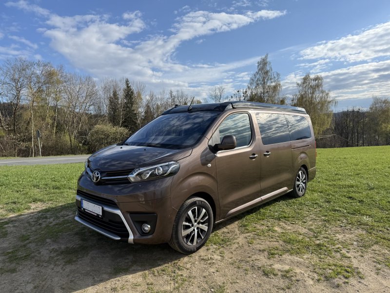 Toyota Proace Verso se stanovou střechou a vestavbou Fullvans