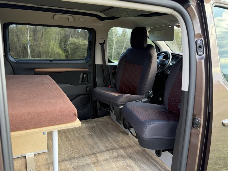 Toyota Proace Verso se stanovou střechou a vestavbou Fullvans