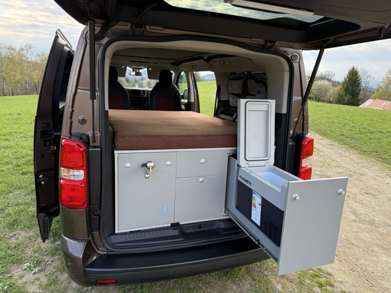 Toyota Proace Verso se stanovou střechou a vestavbou Fullvans