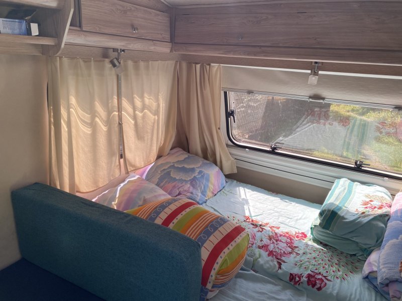 Karavan Newiadow 126 NN s predstanem