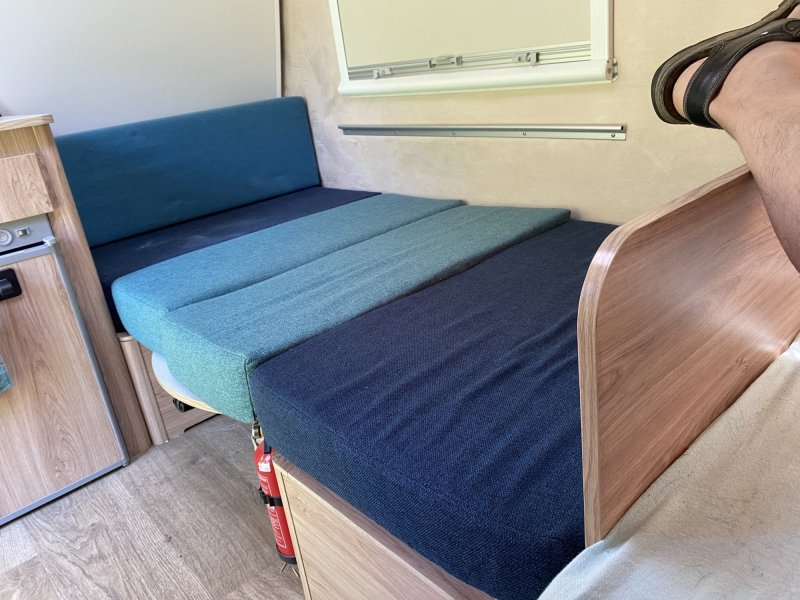 Karavan Newiadow 126 NN s predstanem