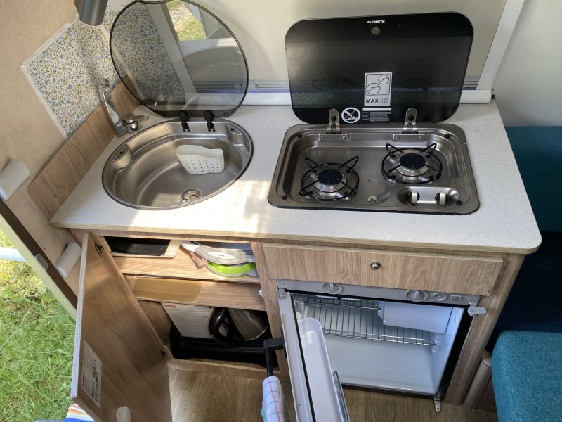 Karavan Newiadow 126 NN s predstanem