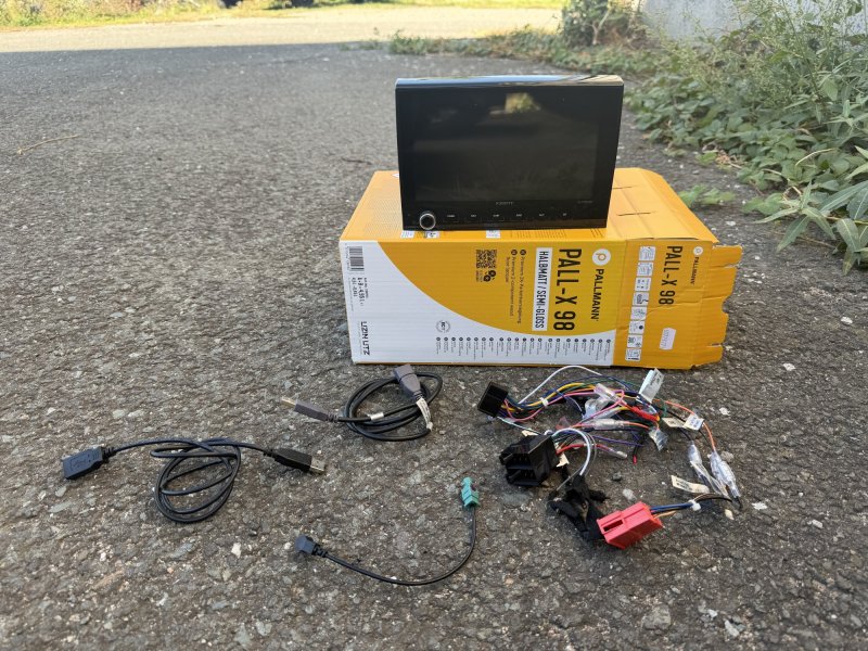Xzent X-F270 autorádio s navi, couvací kamera, Weblink 