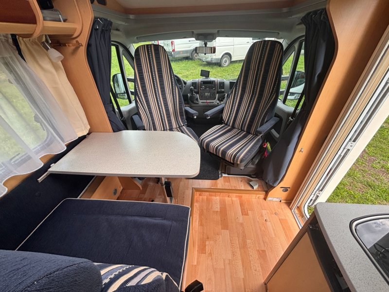 POLOINTEGROVANÝ OBYTNÝ AUTOMOBIL DETHLEFFS GLOBETROTTER T1 