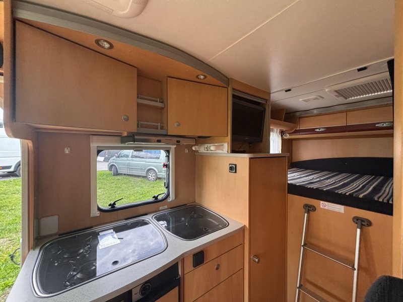 POLOINTEGROVANÝ OBYTNÝ AUTOMOBIL DETHLEFFS GLOBETROTTER T1 