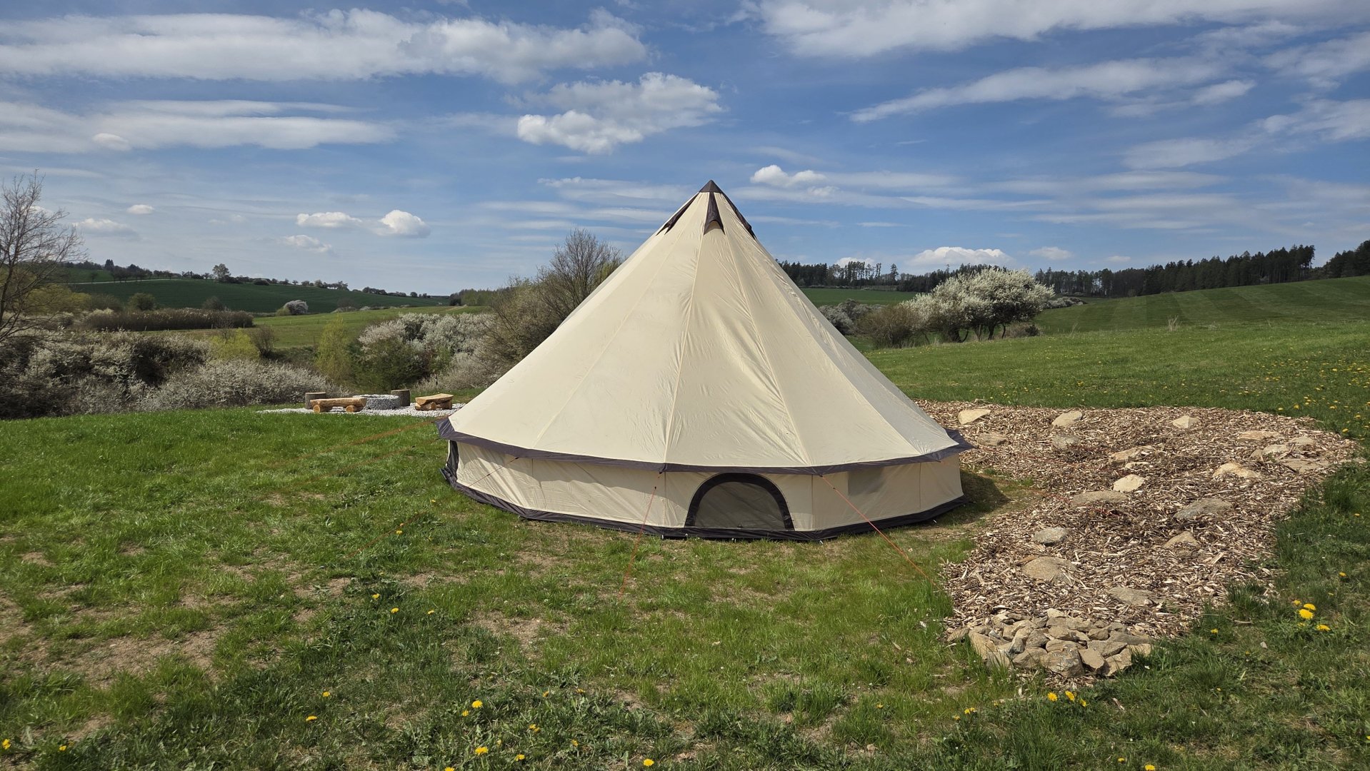 Druhý Glamping již postaven...