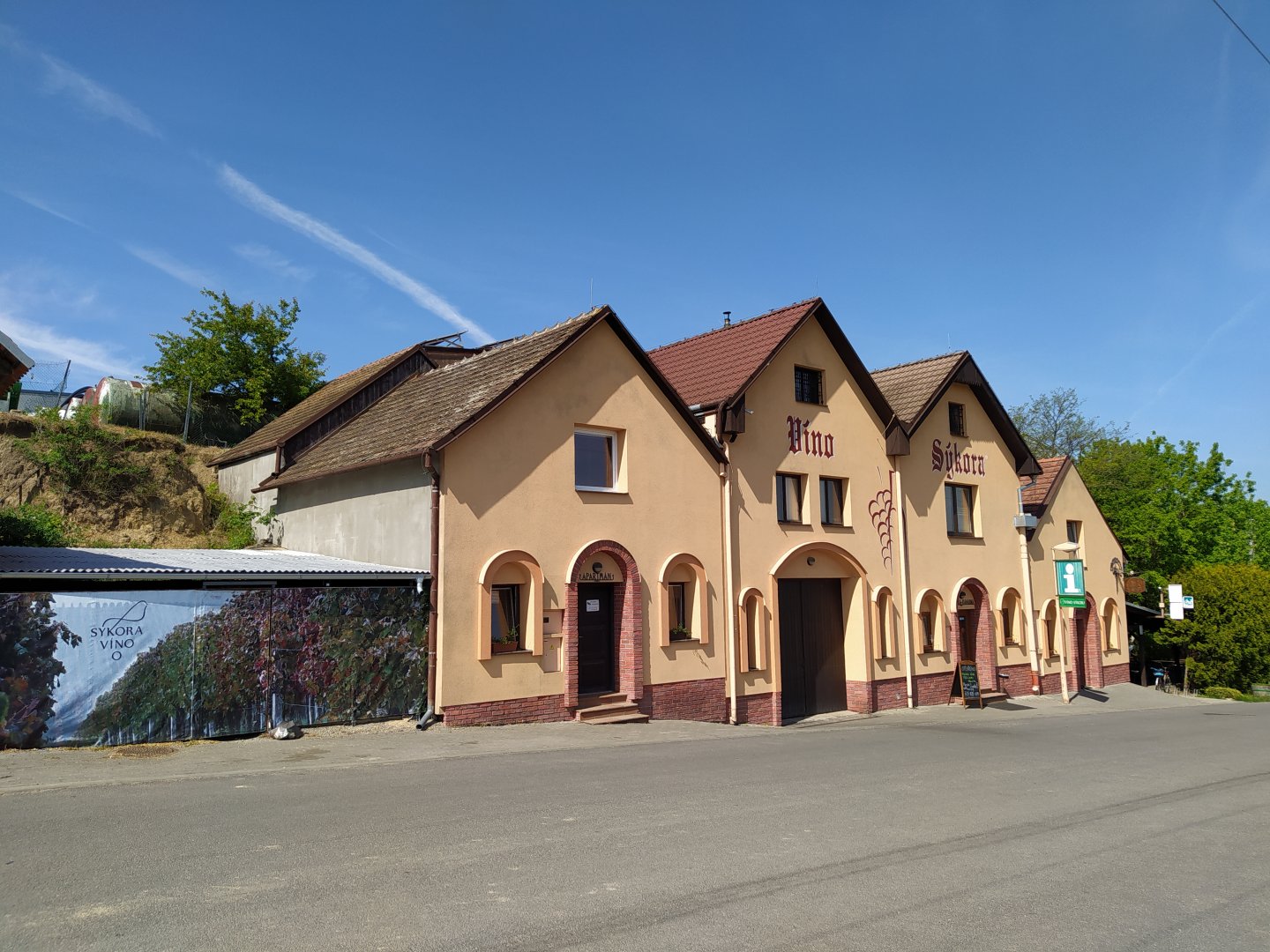 Kempuj bez kempu v místě Čejkovice Příhon přímo u vinařů bezkempu.cz