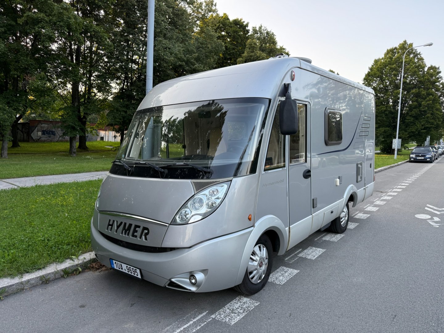 Hymer B504 CL - integrál - Půjčovna obytných vozů | bezkempu.cz