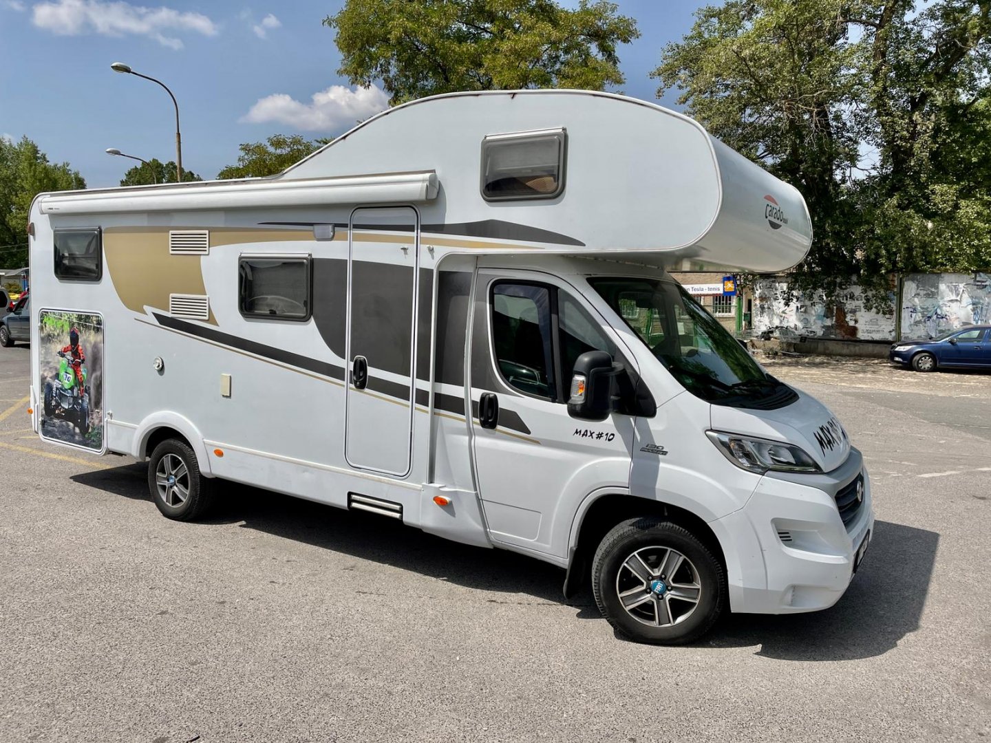 fiat-carado-a464-alkovna-motorhome-hire-campu-eu