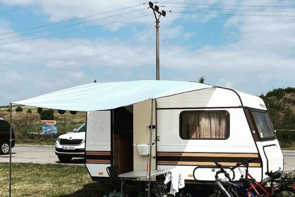 Karavan s přístřeškem + dvě kola, ŘP.sk.B