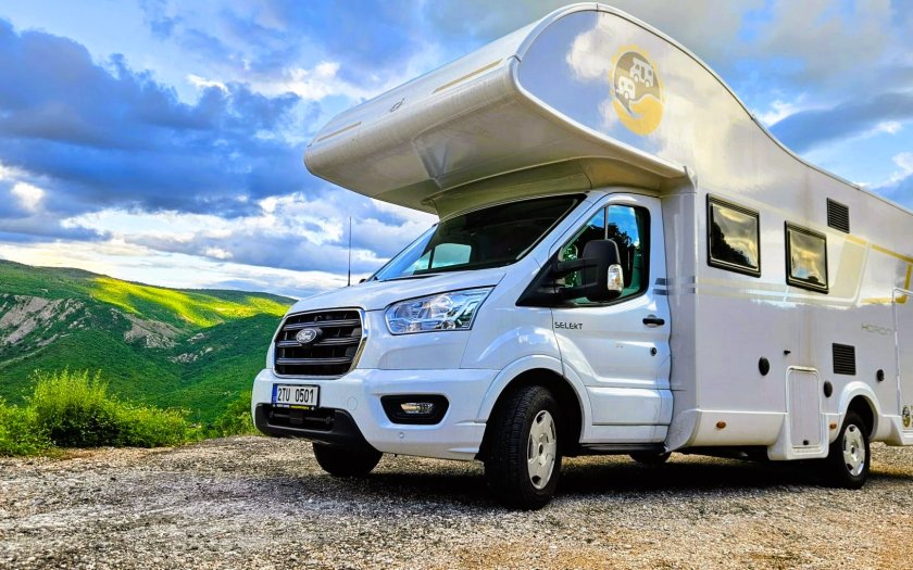 Cesta po Evropě se zcela nezávislým CI Horon 90 M pro 5 osob. Novinka 2025.