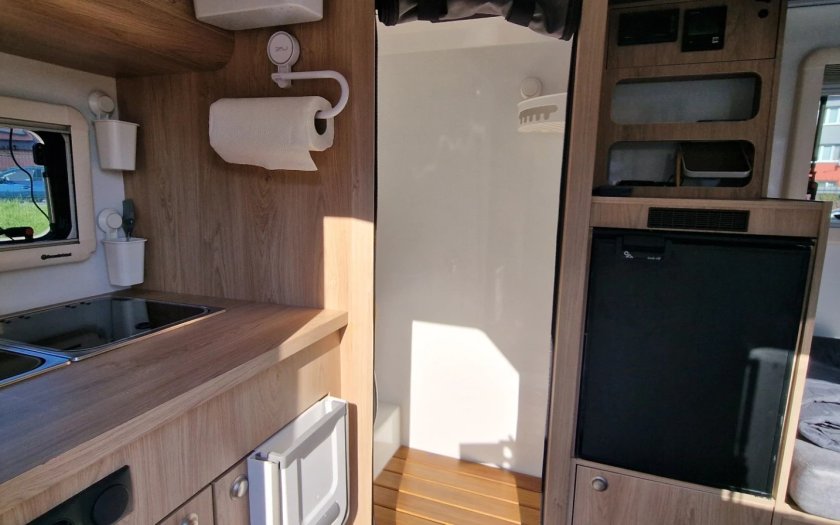 Zabudované WC a sprcha