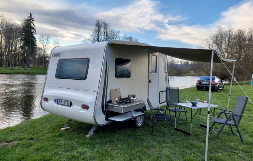 V 2023 nový Karavan pro 3+1os, řidič. oprávnění-B 